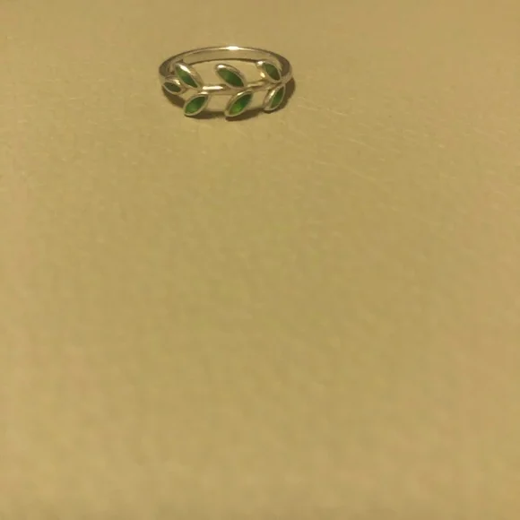 Silver ring with green leaves shapes. Like new. - Picture 2 of 5